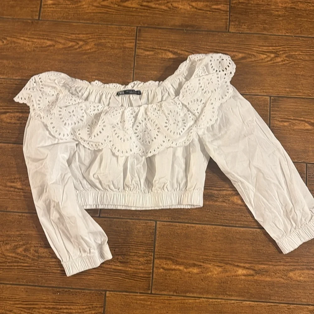 ZARA cute off-the-shoulder long-sleeved crop top